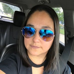 Meet your Posher, Edith